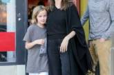 Одно лицо: Анджелина Джоли похвасталась подросшей дочерью.ФОТО
