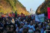 В Берлине на марш против расизма вышли 240 тысяч человек. ФОТО