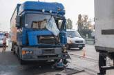 В Киеве фура не разминулась с грузовиком. ФОТО