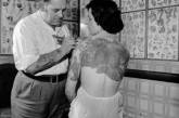 Медики рассказали, как татуировки влияют на организм женщин 