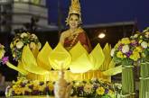 Самый яркий тайский фестиваль в колоритных снимках. ФОТО
