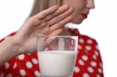 Врачи рассказали, можно ли пить горячее молоко при простуде