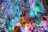 Уникальная пещера тростниковой флейты. ФОТО