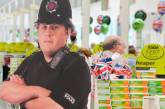 В Великобритании из супермаркета украли картонного полицейского