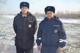 В России сотрудники ГИБДД умудрились погасить пожар снежками
