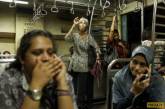 Необычные вагоны для женщин на железной дороге Индии. ФОТО