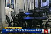 Парочка занялась страстным сексом на столе прямо в ресторане 
