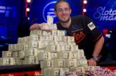 Американец выиграл самый крупный в мире турнир по покеру