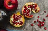 Медики рассказали, какой фрукт способен защитить от болезни Альцгеймера