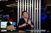 Новости на «Прямом» ведущая читала одновременно на украинском языке и языке жестов