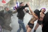 Femen избили в Париже