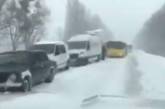 Непогода в Украине: как сейчас выглядят автодороги. ФОТО