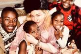 Мадонна показала рождественское фото с детьми