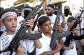 Террористы в Сирии учат детей убивать безоружных солдат