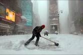 Сильные снегопады парализовали движение в Румынии