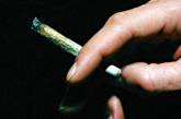Ученые рассказали, почему люди налегают на сладкое после марихуаны