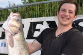 Рыбака-чемпиона уличили в краже победного окуня из аквариума