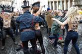 FEMENистки сорвали мессу Папы в Ватикане [Фото]