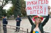 Чешский суд отменил решение о выдворении украинской порнозвезды