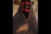 Иранские женщины в традиционных ярких масках. ФОТО