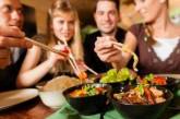 Ученые назвали неожиданную пользу общения во время еды
