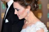Кейт Миддлтон дополнила белоснежный наряд украшениями принцессы Дианы. ФОТО