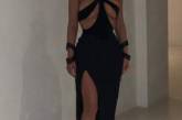 Ким Кардашьян появилась на публике в "обнаженном" платье. ФОТО
