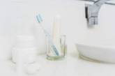 Медики рассказали, почему не стоит хранить зубную щетку в ванной