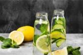 Медики опровергли ряд мифов о пользе воды с лимоном