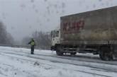 ГАИ из-за снегопада ограничила движение транспорта в пяти областях 