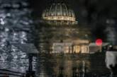 Достопримечательности Рима в отражениях после дождя. ФОТО