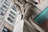 Карли Клосс показала идеальную фигуру в строгом костюме. ФОТО