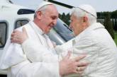 Папа Римский впервые в истории встретился с предшественником