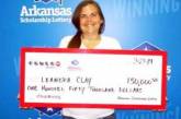 Женщина потеряла дом в пожаре, но вовремя выиграла в лотерею. ФОТО
