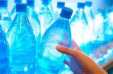 Стало известно, почему опасно повторно использовать пластиковые бутылки