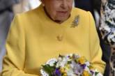 Елизавета II посетила службу в ярко-желтом наряде.  ФОТО