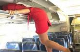 Умора: стюардессы показали, чем занимаются, пока рядом нет пассажиров. ФОТО