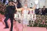 Кэти Перри появилась на Met Gala 2019 в наряде люстры. ФОТО