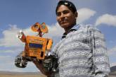 Студент из Боливии создал копию робота Валл-И. ФОТО