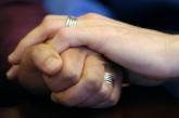 Разрешившее однополые браки правительство Олланда урежет льготы семьям
