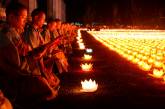 Красочный буддийский праздник Весак. ФОТО