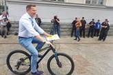 В сети подняли на смех велосипедный визит Ляшко к Зеленскому. ВИДЕО
