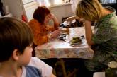 Нерадивым белорусским родителям предложили выдавать зарплату едой