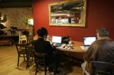 Преодолеть творческий кризис поможет шум в кафе