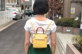 Девушка из Японии показала, как правильно носить женскую сумочку. ФОТО