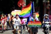 Вьетнамские геи устроили в столице парад на велосипедах