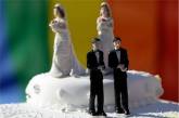 Француженка предложила гей-парам вскармливать их приемных детей