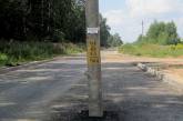 В Белоруссии перекрыли дорогу со столбом посередине 