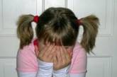 В России девятилетнюю девочку изнасиловали сверстники в детском лагере 