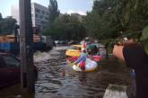 Потоп в Киеве: шутники устроили заплыв на единороге. ФОТО